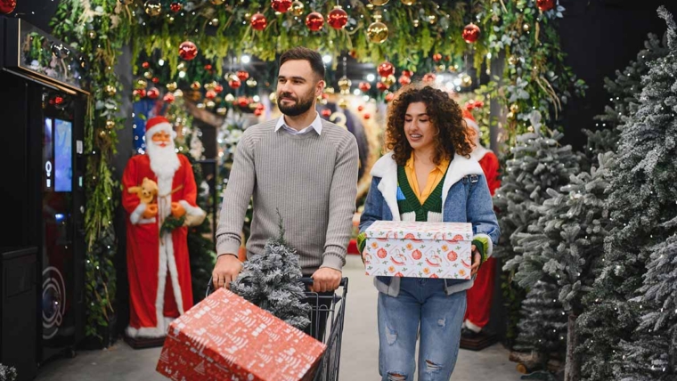 Potrošači će na prazničnu kupovinu potrošiti 10% manje nego prošle godine