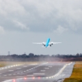 KLM kažnjen sa 400.000 EUR zbog greenwashinga: Problematična reklama o „održivijem“ letenju