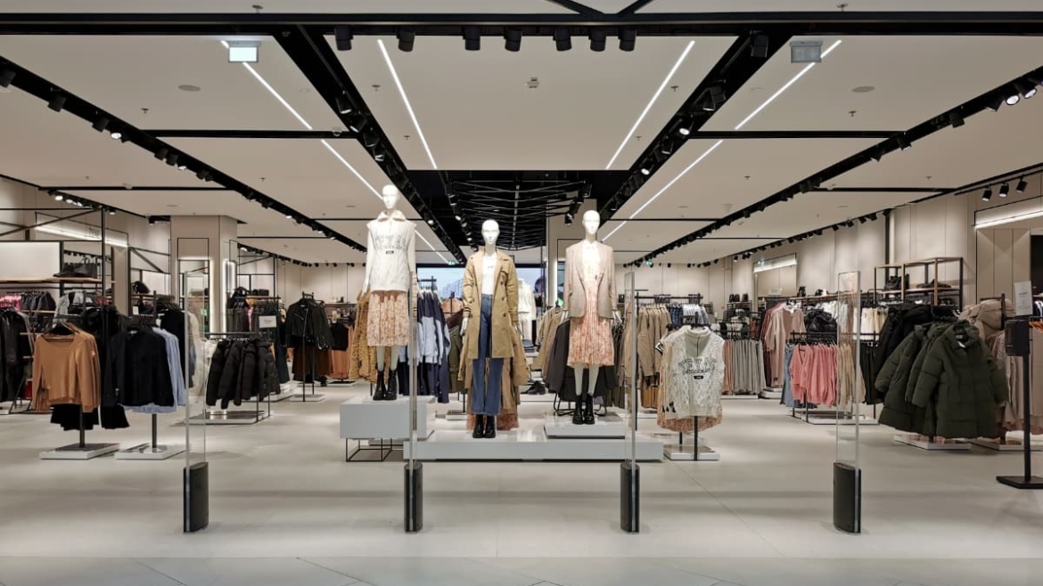 EU zabranila uništavanje neprodate odeće: kako reaguju Zara, H&M i Barberi