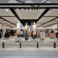 EU zabranila uništavanje neprodate odeće: kako reaguju Zara, H&M i Barberi
