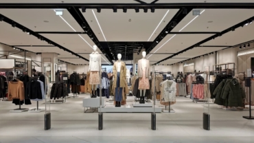 EU zabranila uništavanje neprodate odeće: kako reaguju Zara, H&M i Barberi