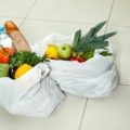 Kako je naplata promenila navike kupaca: Britanci koriste 98% manje plastičnih kesa u marketima nego pre deset godina