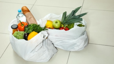 Kako je naplata promenila navike kupaca: Britanci koriste 98% manje plastičnih kesa u marketima nego pre deset godina